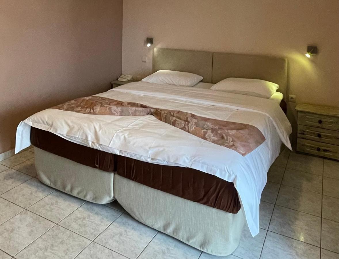 Hotel Afrika Eleonas Ngoại thất bức ảnh